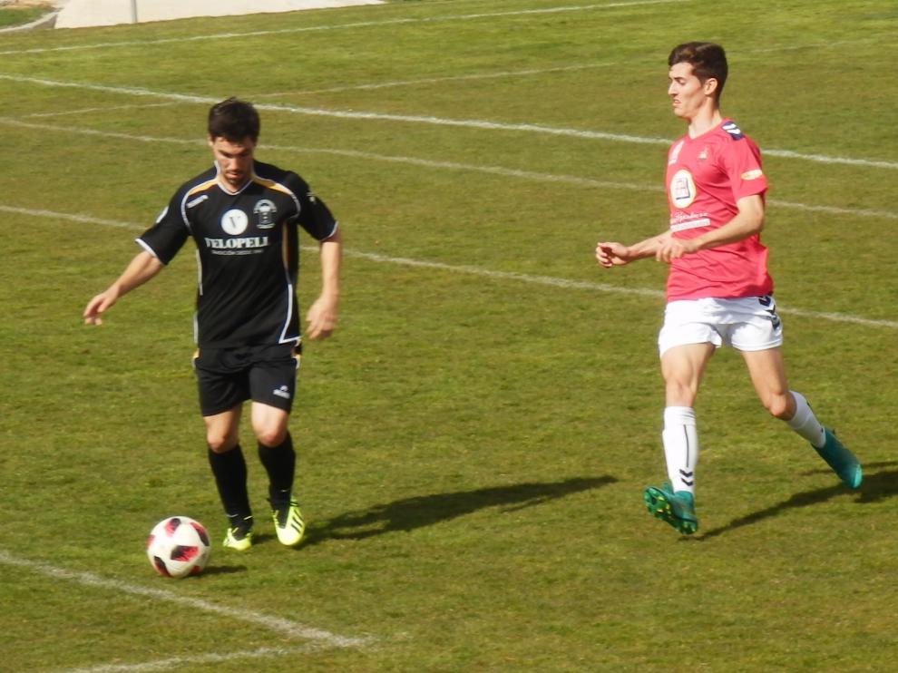 Un lance del partido entre el Calamocha y Brea.