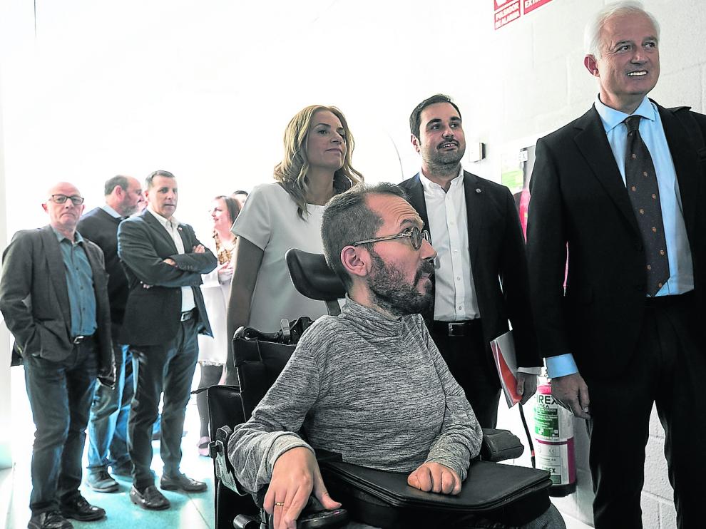 Echenique, Sumelzo, Gómez y Suárez, antes de entrar a maquillaje para protagonizar el debate de Aragón TV, este martes.