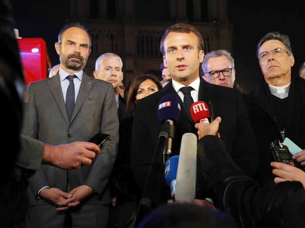 El presidente francés, Emmanuel Macron, durante su intervención ante los medios tras el incendio en la catedral de Notre Dame de París.
