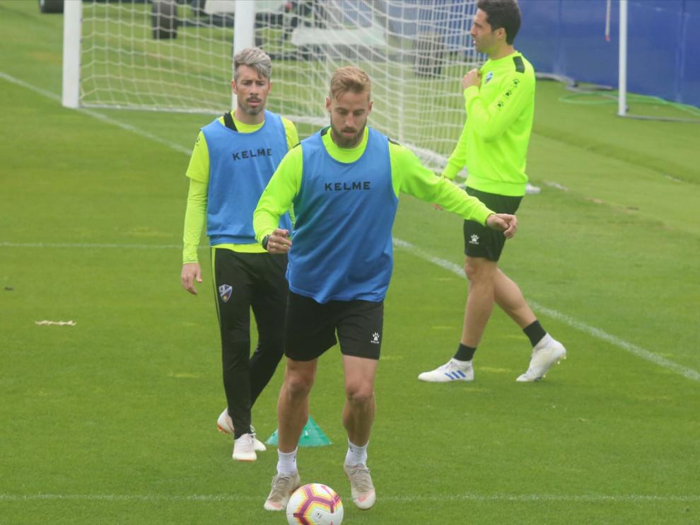Jorge Pulido, durante el entrenamiento de este miércoles en El Alcoraz.