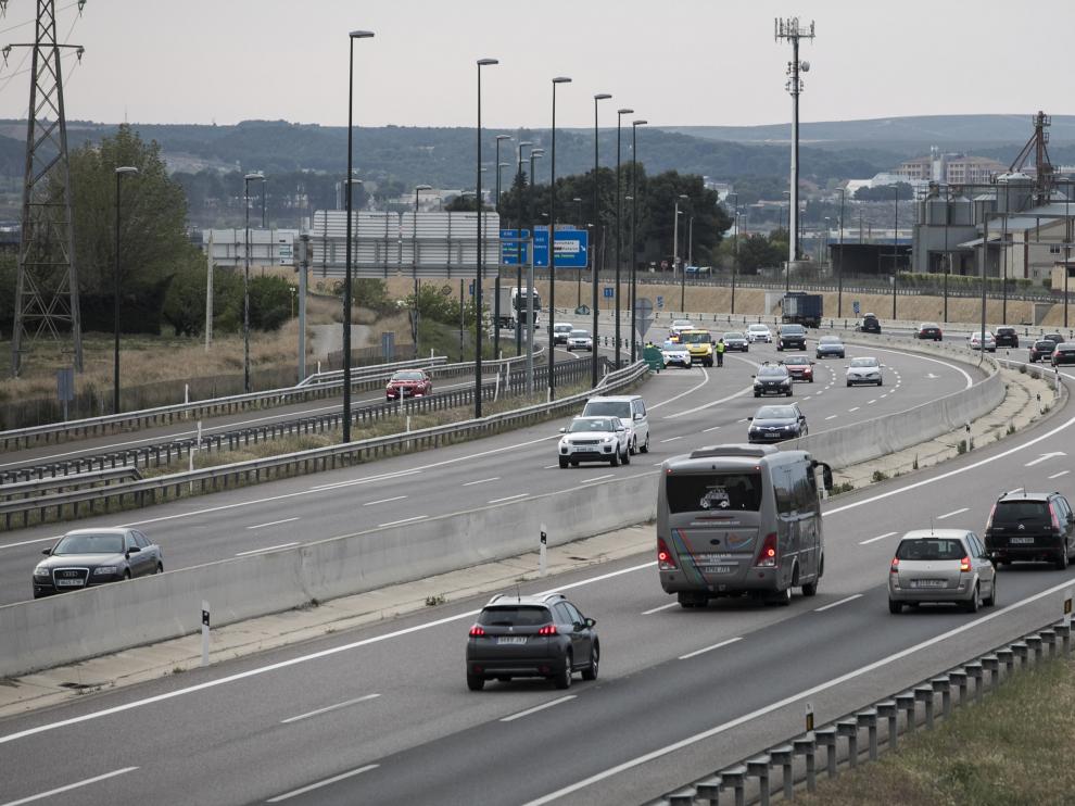 La situación se normalizó sobre las 19.30, pero uno de los coches accidentados seguía en el arcén.