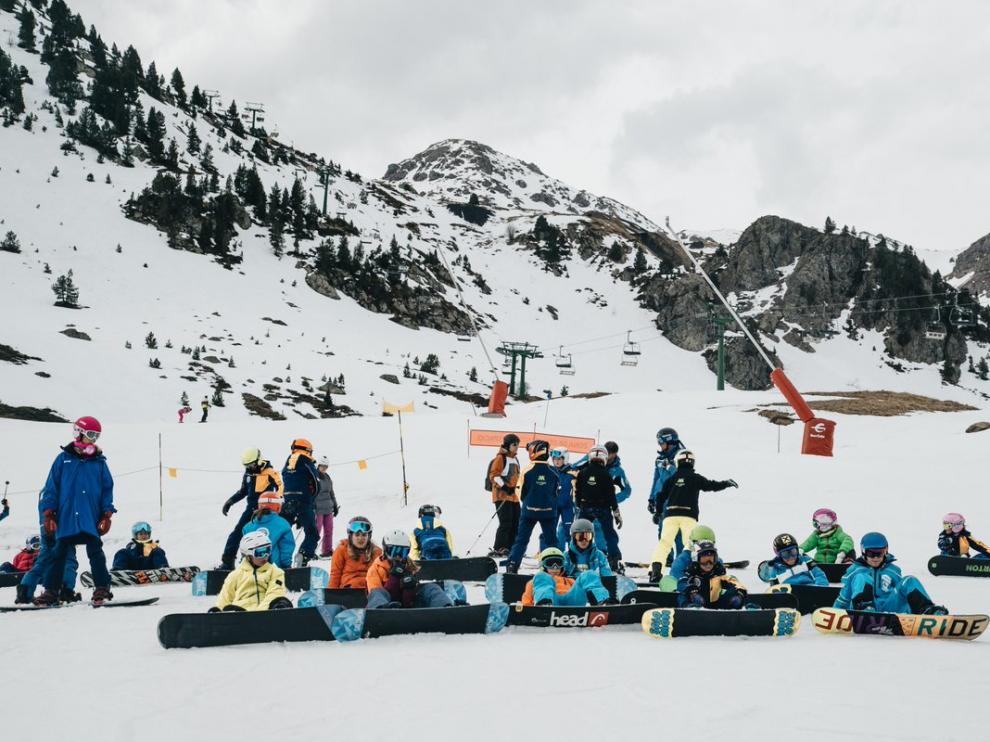Varios de los 'riders' que se acercaron este jueves a Formigal.