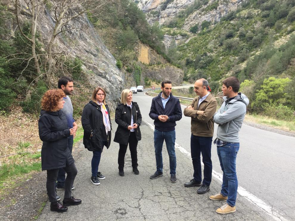 Visita de los candidatos socialistas a la N-260.