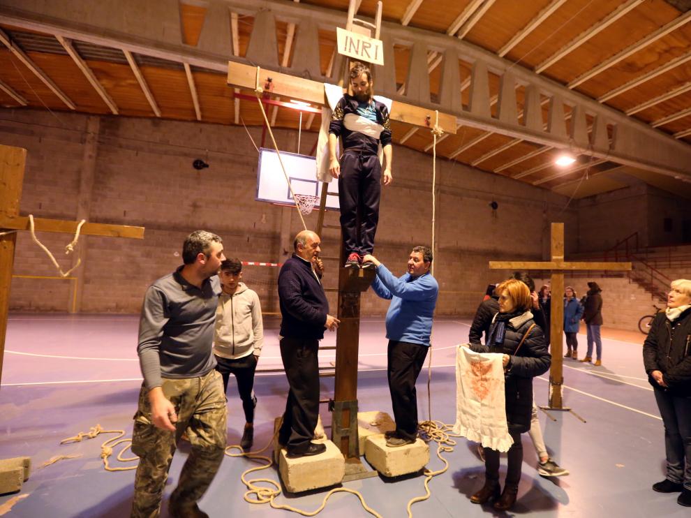 Uno de los últimos ensayos en el polideportivo de Ayerbe.