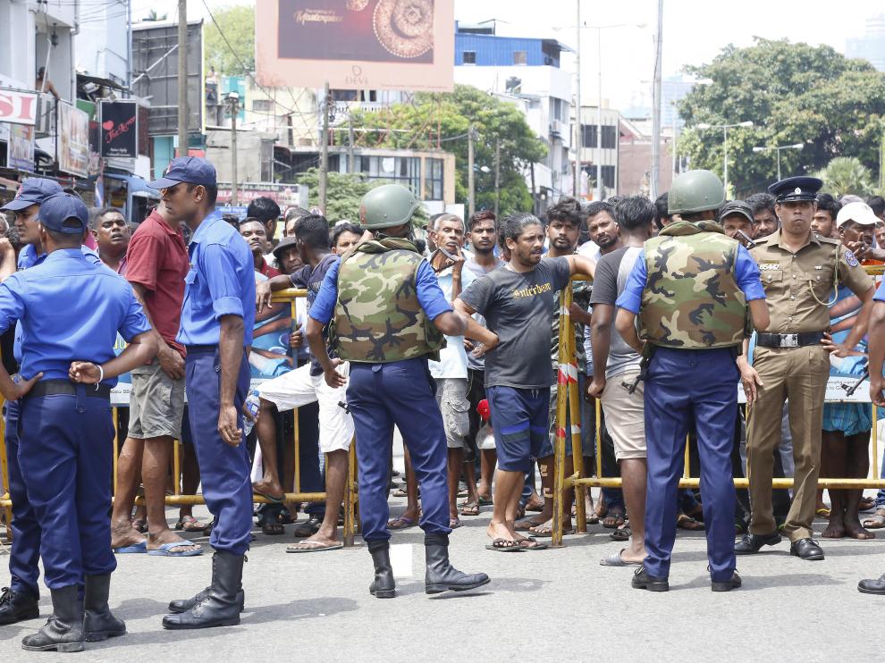 Al menos 100 personas han muerto en seis explosiones que se han producido en la ciudad de Colombo