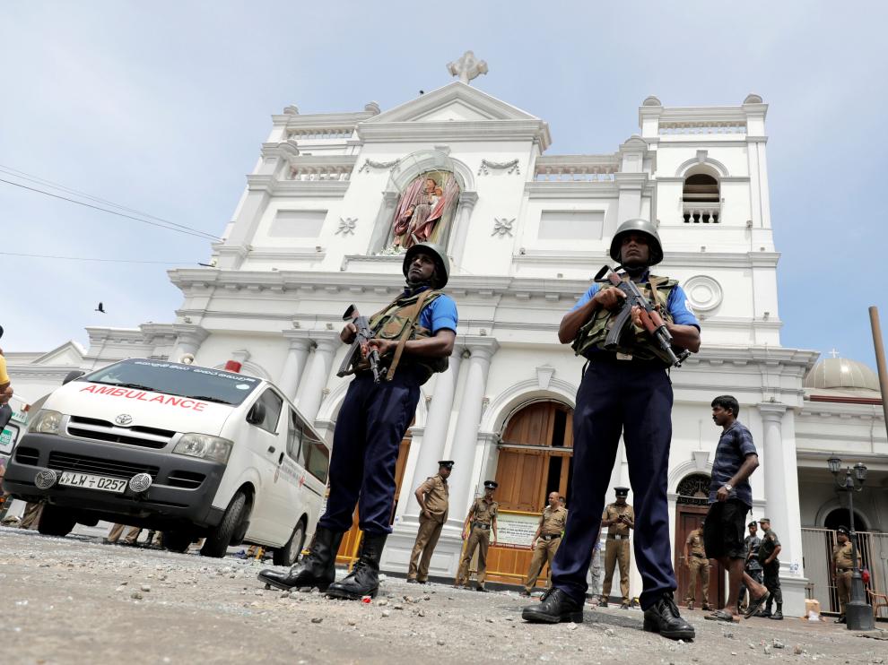 Al menos 100 personas han muerto en seis explosiones que se han producido en la ciudad de Colombo