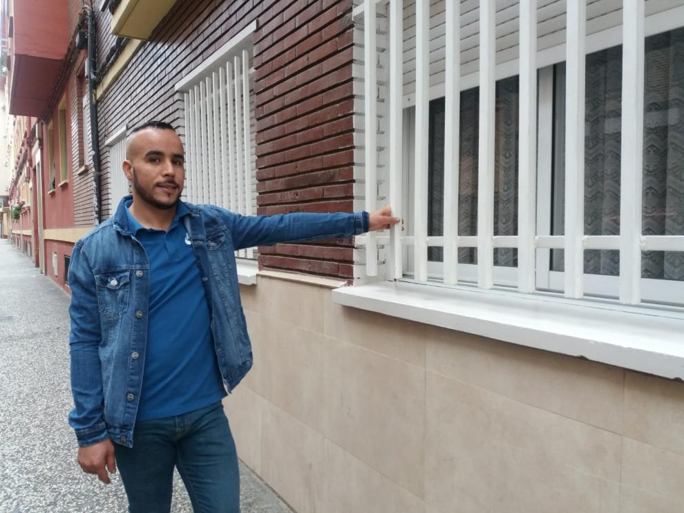 Mohamed Karzazi, el joven Spiderman, en el lugar del rescate