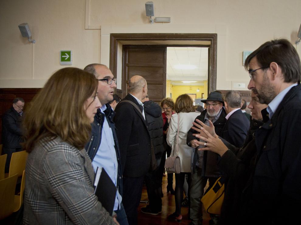 Asistentes al acto celebrado en el salón de actos del IES Leonardo de Chabacier de Calatayud.