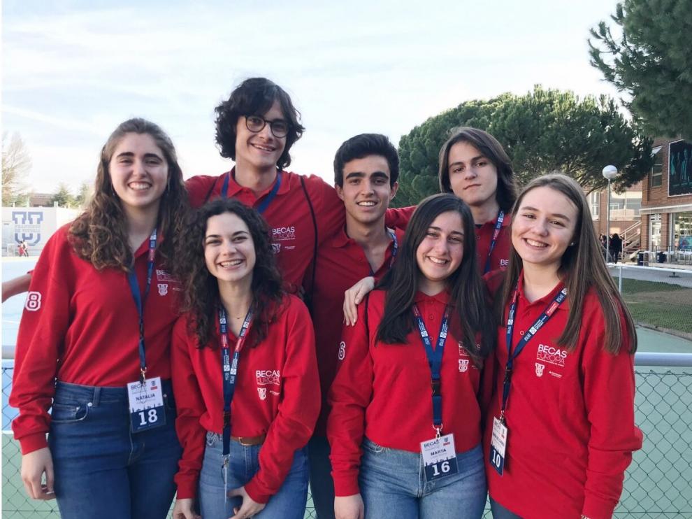Ángela Montaner, la segunda empezando por la izquierda, con parte del grupo finalista.