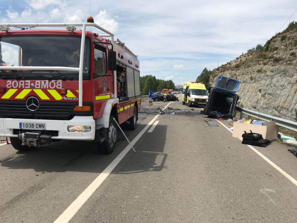 Una intervención de los bomberos del Alto Gállego en un accidente.