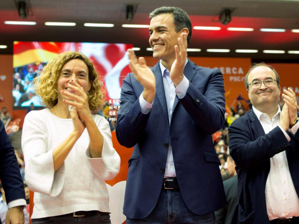 Pedro Sánchez, Meritxell Batet y Miquel Iceta en el mitin del PSOE en Barcelona.