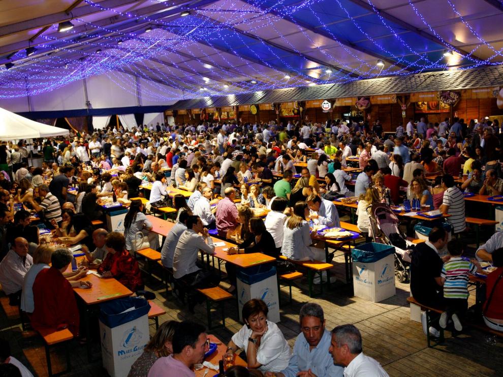 El interior de la carpa tiene capacidad para 1.000 personas sentadas.