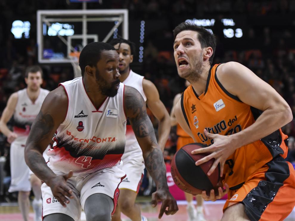 Bo McCalebb y Van Rossom, en el partido de la primera vuelta.