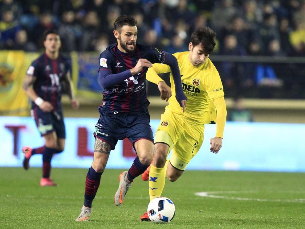 Tyronne y Trigueros, durante el Villarreal-Huesca de Copa del Rey de 2015.