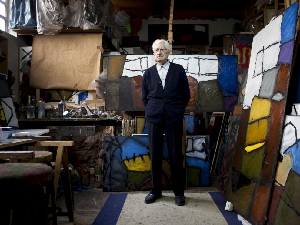 Juan José Vera, en su estudio zaragozano en 2011