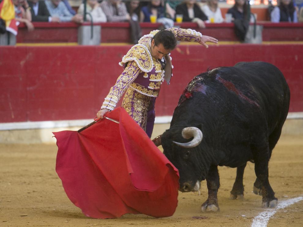 El Fandi, frente al primero de Conde de Mayalde.