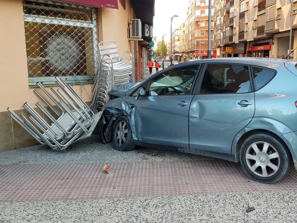 La colisión se ha producido en la calle de Salvador Minguijón del barrio de Las Fuentes.