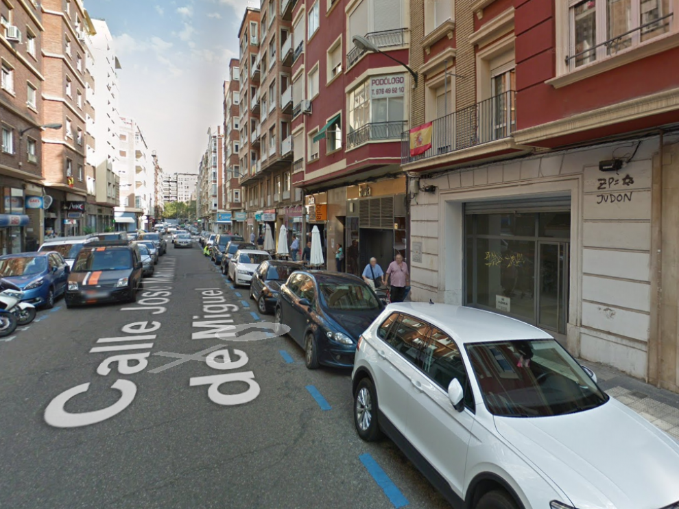 Lo hechos han tenido lugar sobre las 19.45 en la calle Lacarra de Miguel de Zaragoza