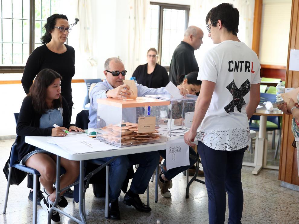 Antonio Acosta, primer sordociego en presidir una mesa electoral.