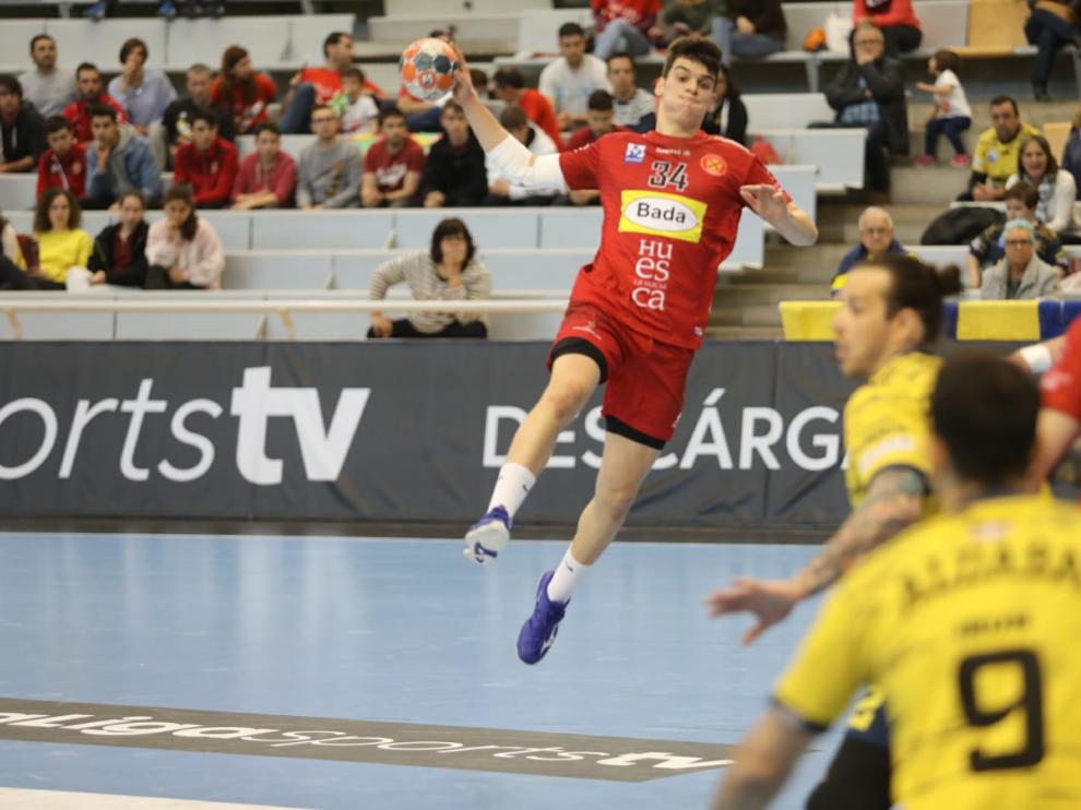 El canterano del Bada Huesca Miguel Malo, durante el partido con el Bidasoa.