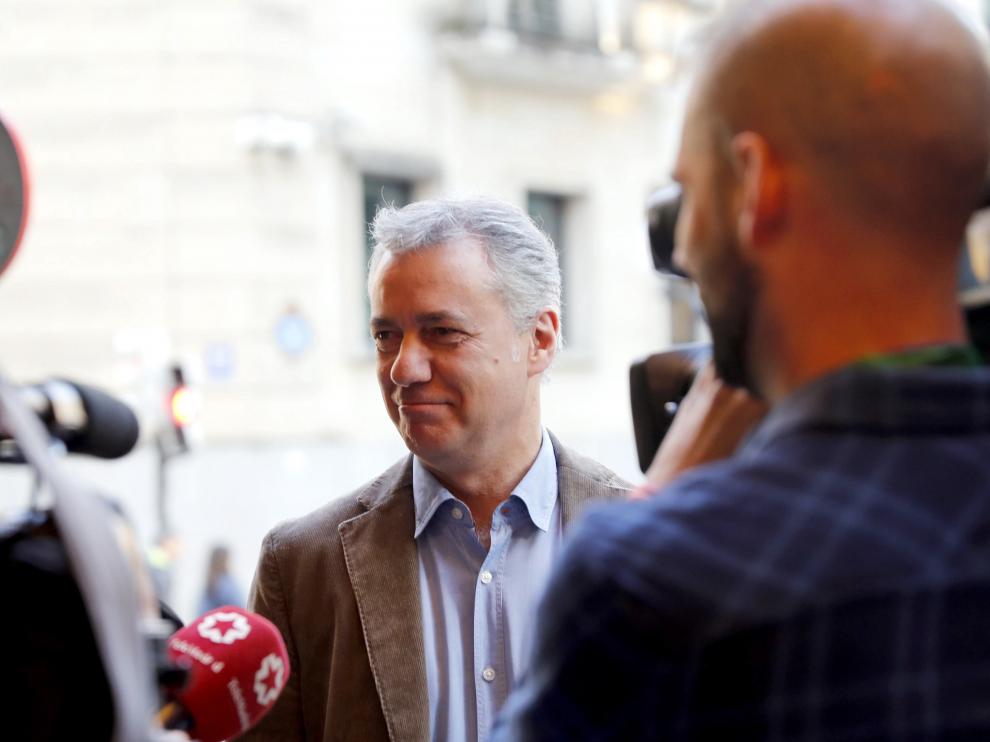 Iñigo Urkullu, en el momento de entrar en Sabin Etxea, sede social del PNV