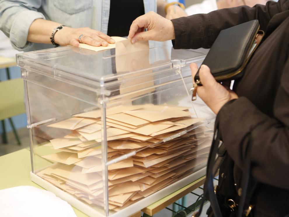 Imágenes de la votación para las Elecciones Generales en la Comunidad