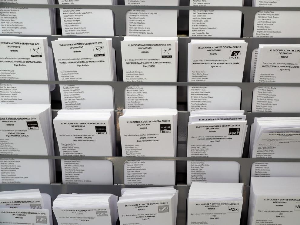 Los españoles acuden a las urnas a votar en las Elecciones Generales