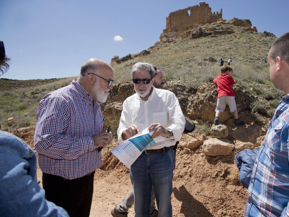 Los participantes del Congreso visitaron la ermita de Nuestra Señora de la Torre, al pie de la fortaleza castellana de Martín González. Entre ambas está hoy la frontera entre Aragón y Castilla.