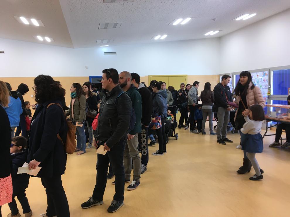 Vecinos de Parque Venecia votando por primera vez en su propio colegio.