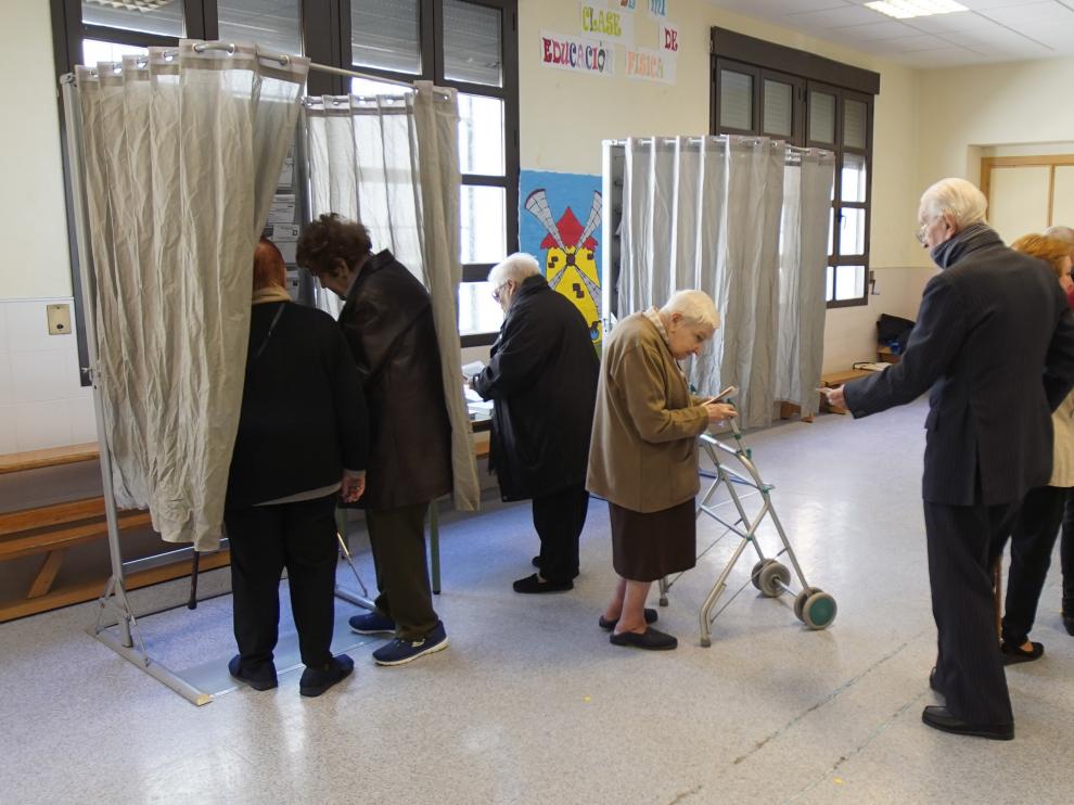 Los turolenses acuden a las urnas.