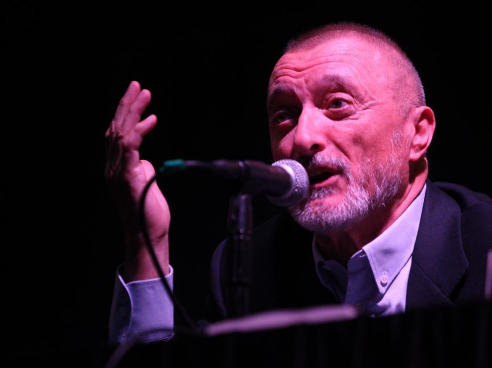Arturo Pérez-Reverte en la 45ª Feria del Libro de Buenos Aires.