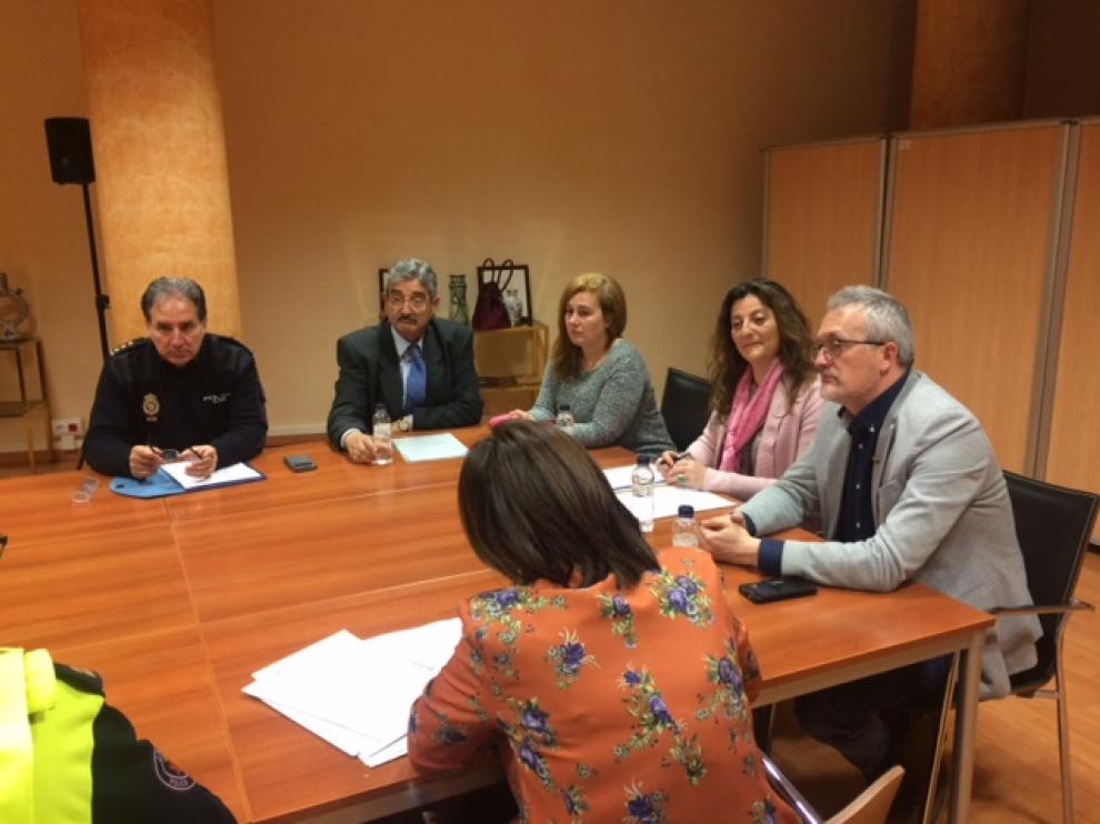 El Ayuntamiento de Jaca ha pasado esta foto de la reunión, pero se podría poner una del viernes de mayo que se vea gente.