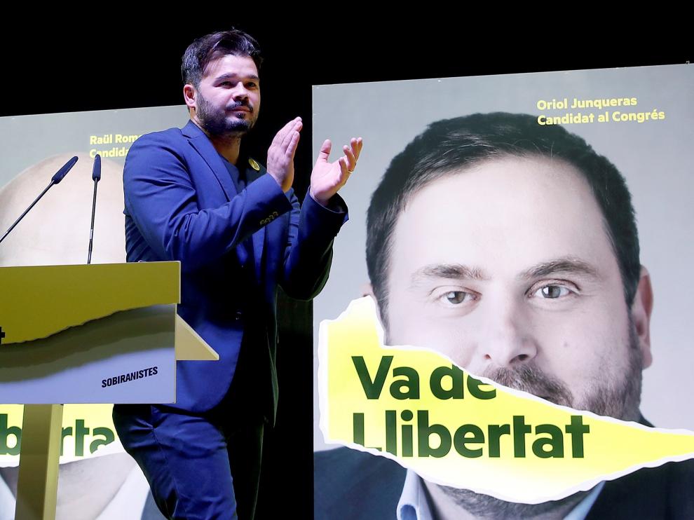 El candidato de ERC al Congreso de los Diputados, Gabriel Rufián, celebra los resultados de su partido.