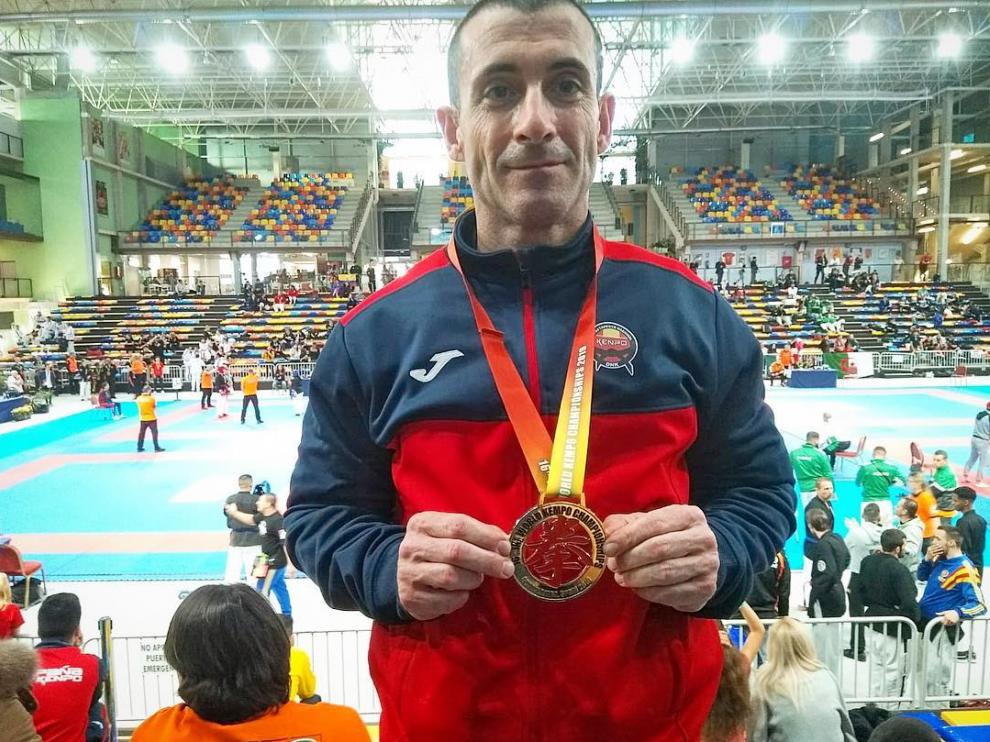 El deportista y entrenador de kenpo en Pedrola, Iñaki Abad, plata en el Mundial de Guadalajara