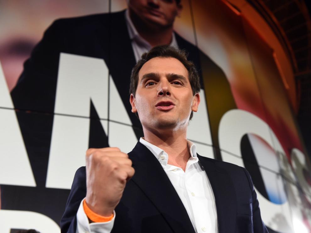 El líder de Ciudadanos, Albert Rivera, celebra los resultados electorales de la formación naranja.