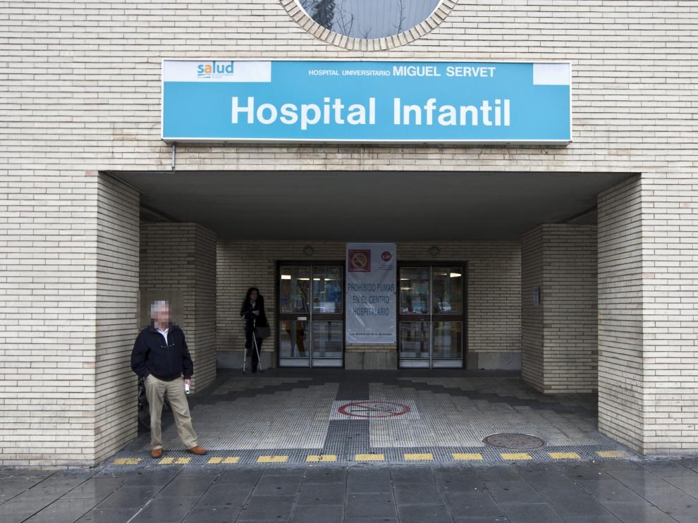 Fachada del Hospital Materno Infantil de Zaragoza, donde se trasladó a la niña.