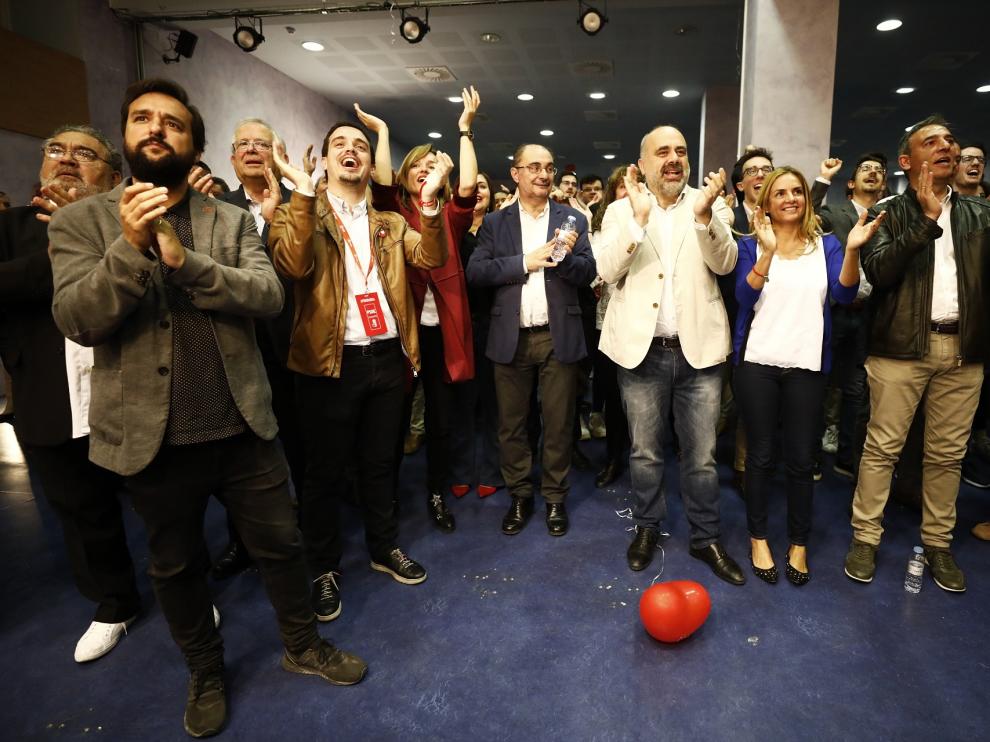 Los socialistas aragoneses celebrando su victoria en las elecciones generales.