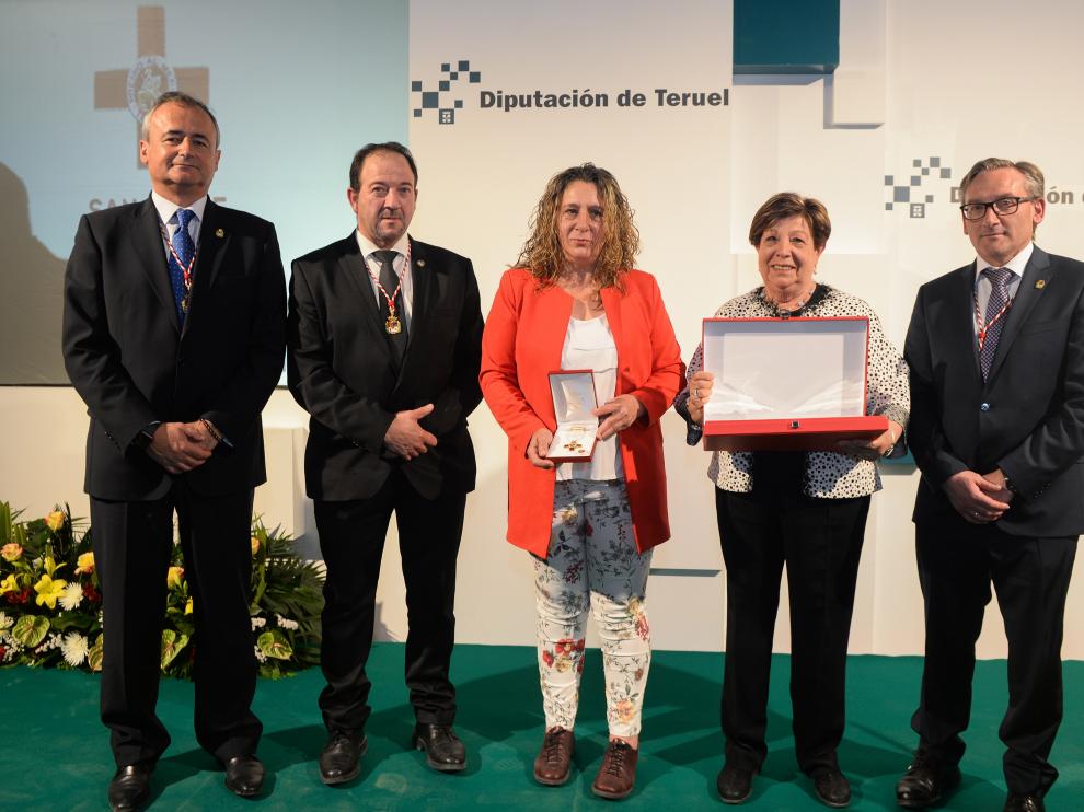 El presidente y los vicepresidentes de la Diputación Provincial, con los homenajeados con motivo de San Jorge.