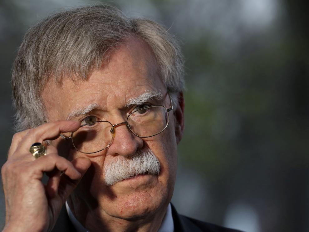 El asesor de Seguridad Nacional de la Casa Blanca, John Bolton, instó este martes a las Fuerzas Armadas de Venezuela a defender "las instituciones legítimas contra la usurpación de la democracia"