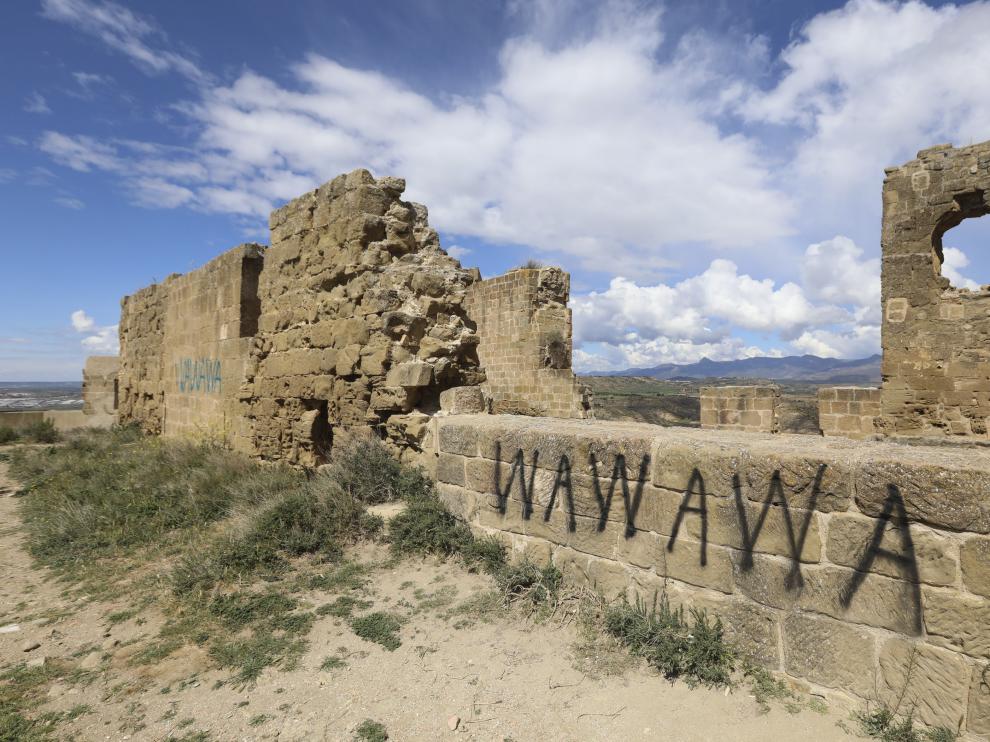 Pintadas en el castillo de Montearagón.