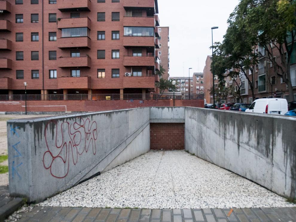 Acceso al aparcamiento subterráneo del parque Bruil, cerrado desde hace siete años.