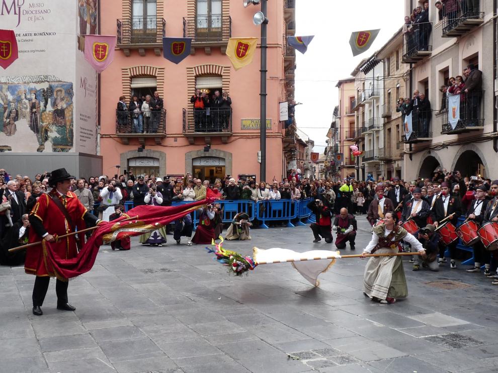 Jaca vence la batalla a la lluvia y celebra el Primer Viernes De Mayo con mucho público.