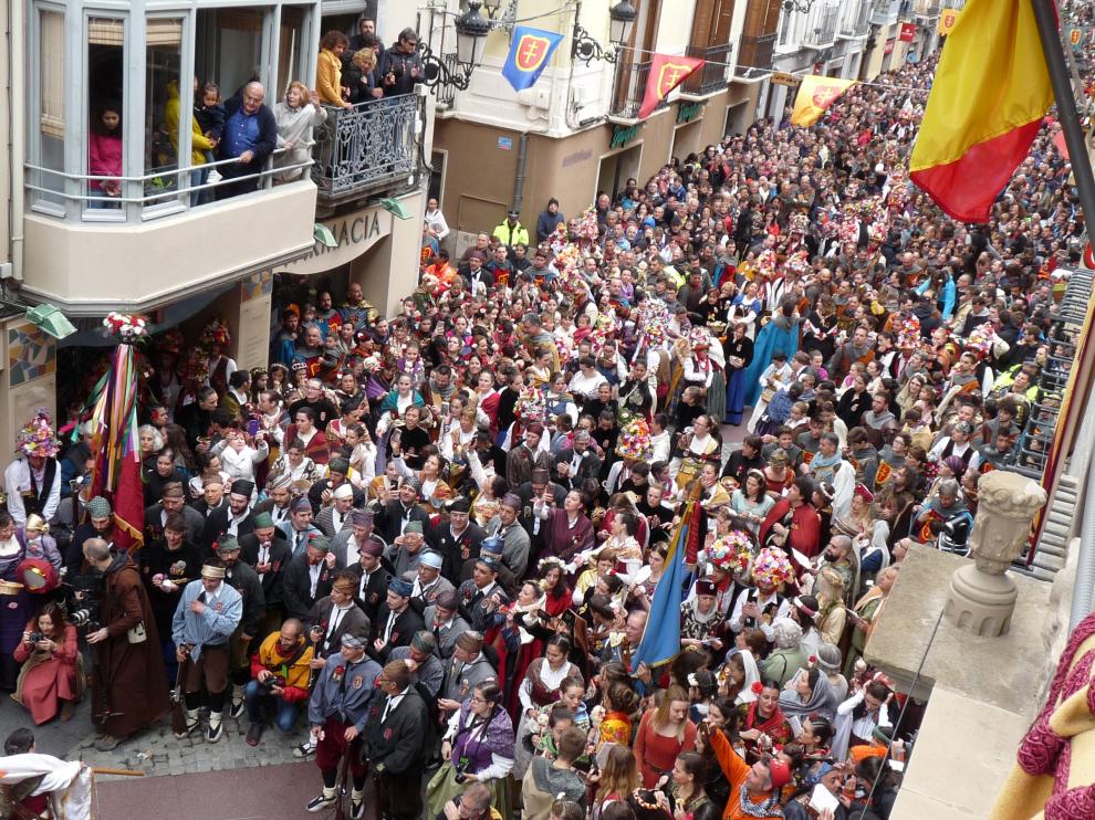 Jaca vence la batalla a la lluvia y celebra el Primer Viernes De Mayo con mucho público.