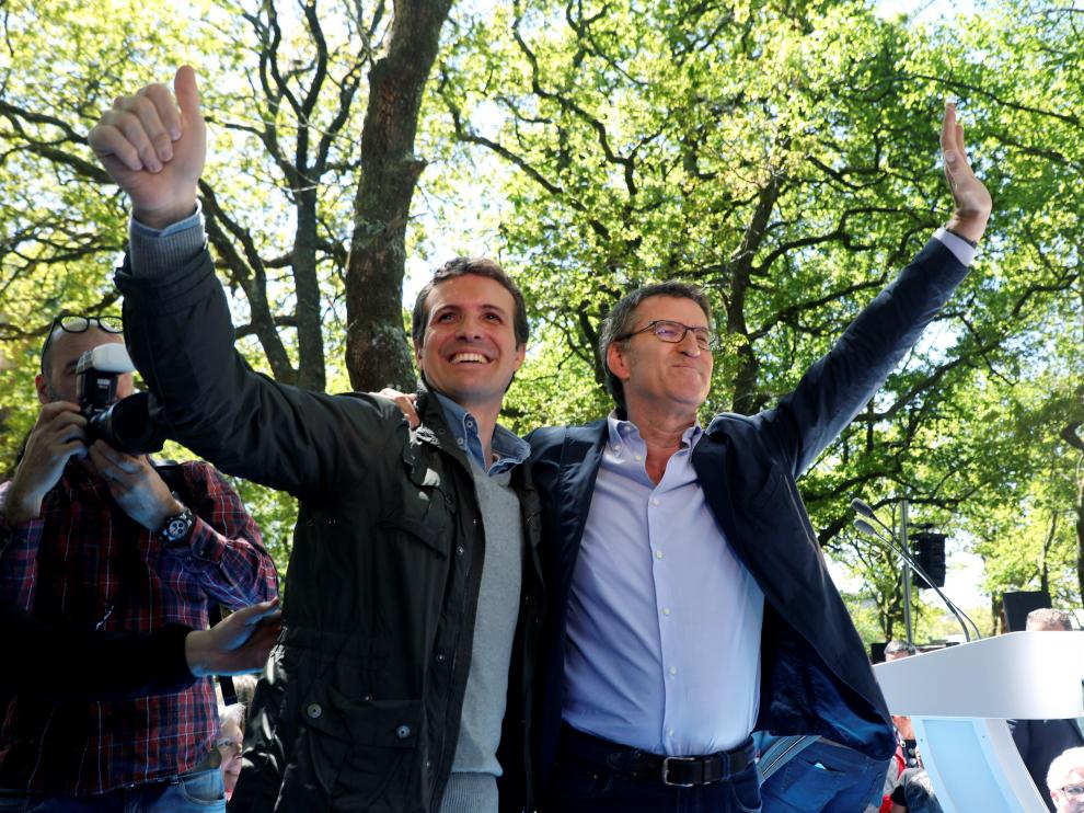 Casado y Feijóo cerraron filas ante los 5.000 simpatizantes que acudieron a escucharles a la romería popular organizada en la localidad coruñesa de O Pino.