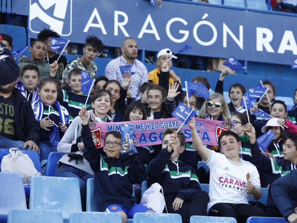 Imágenes de la afición zaragocista en el partido del Real Zaragoza contra el Deportivo, este sábado, en La Romareda.