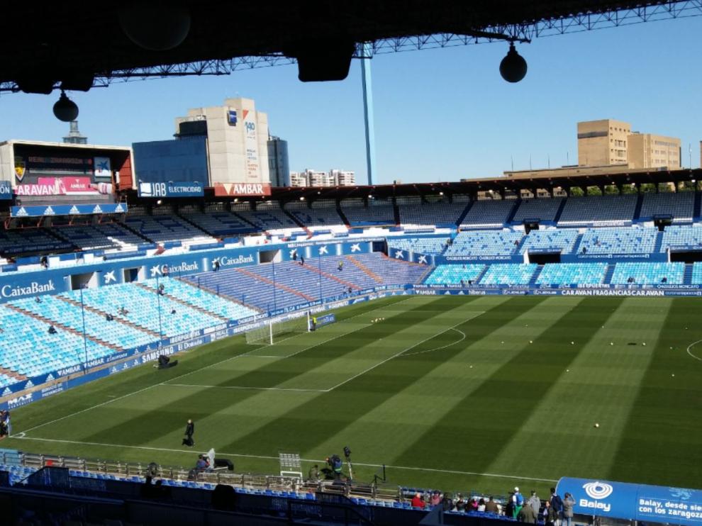 La Romareda, una hora y media antes del comienzo del partido Real Zaragoza-Deportivo de La Coruña de este sábado.