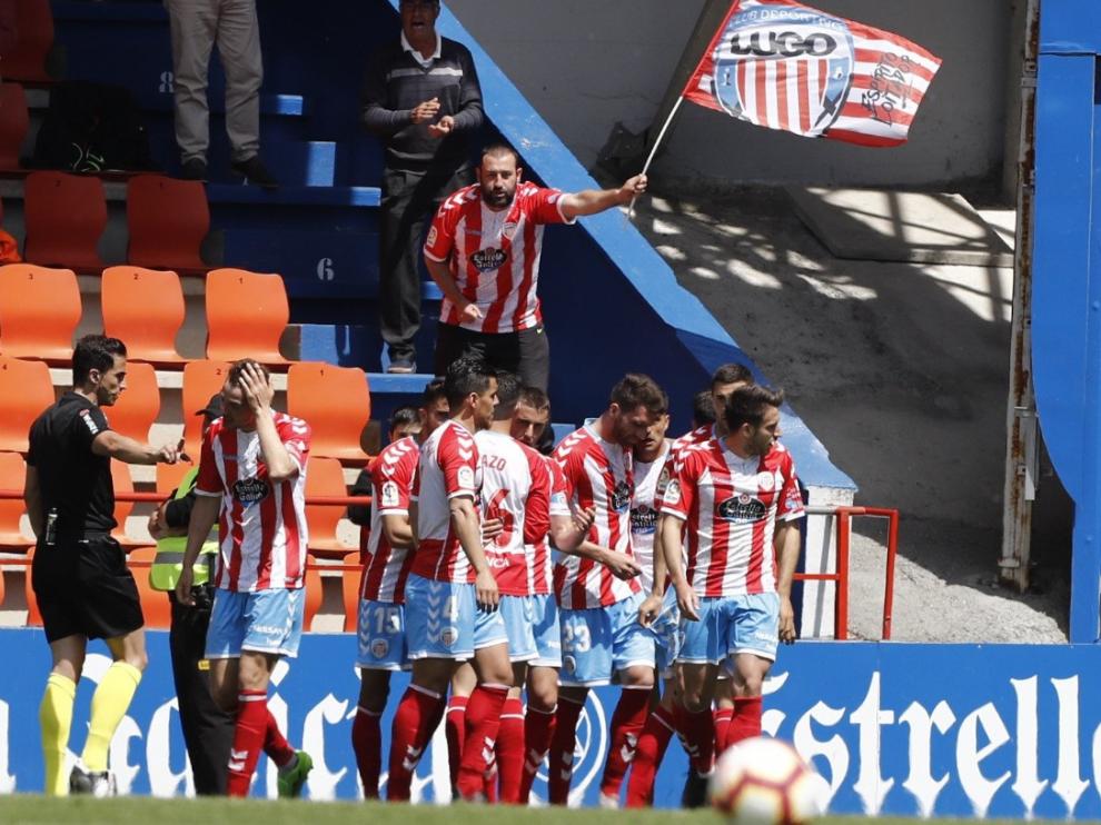 El Lugo celebra uno de sus goles frente al Almería en el Anxo Carro.