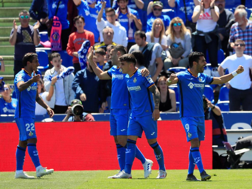 Los jugadores del Getafe celebran su segundo gol sobre el Girona.