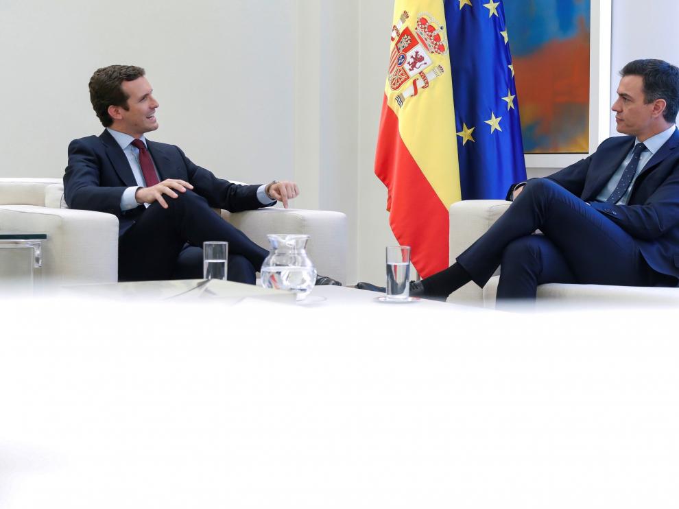 Reunión de Pedro Sánchez y Pablo Casado en la Moncloa.