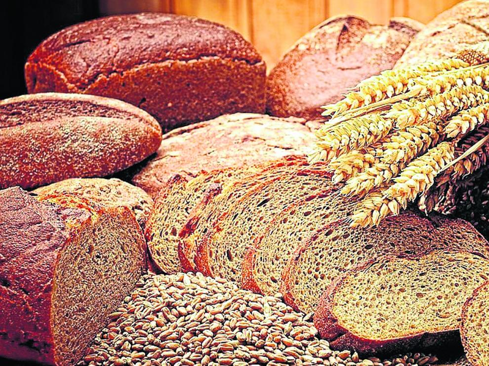 Un bodegón de panes realizados con distintos cereales y métodos de producción, ahora regulados por la nueva ley de calidad del pan.